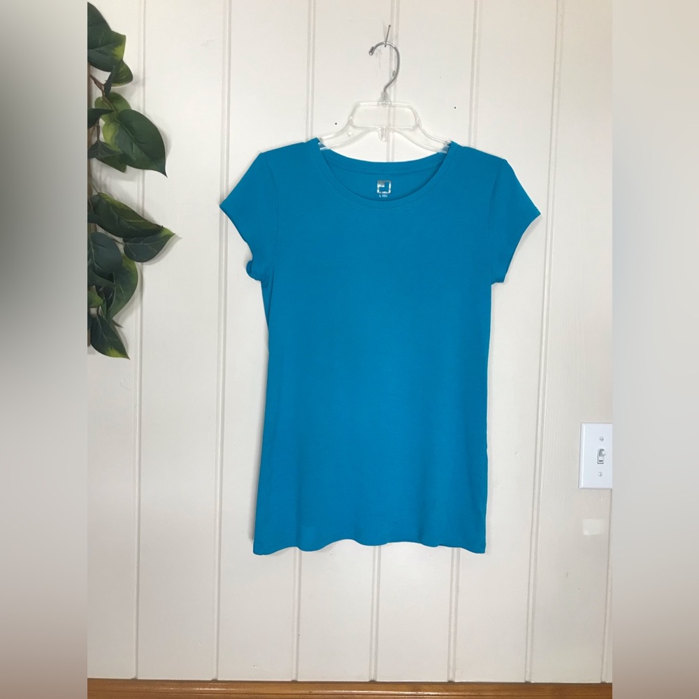 Ladies JCPenney Blue Round Neck Blouse
Size Large 12 - 14
Stretch Material 
100… - Picture 12 of 16